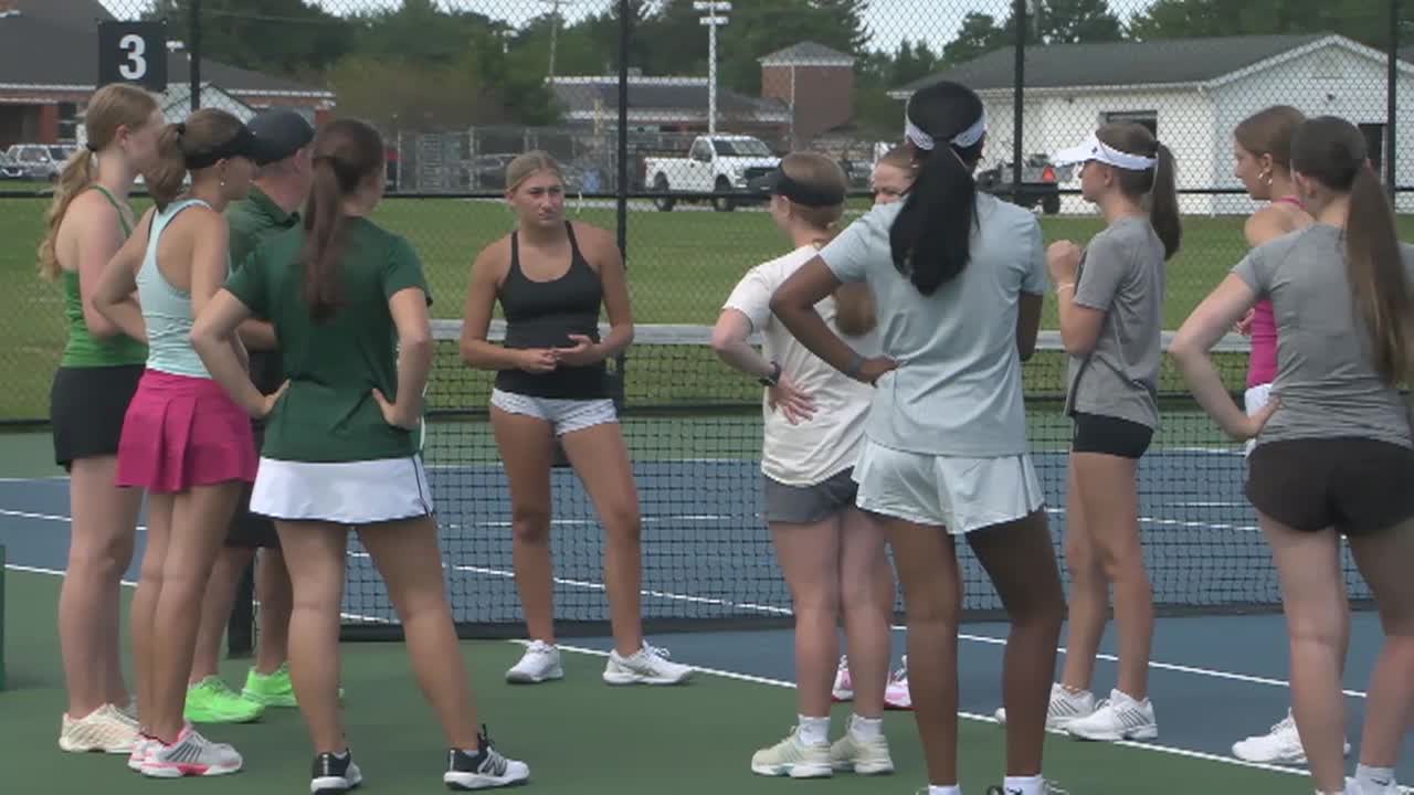 Thumbnail image for Aurora Girls Tennis Team 2026